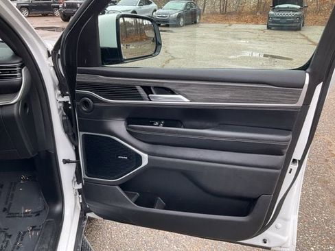 Used 2022 Jeep Wagoneer Series III AWD/4WD image 23