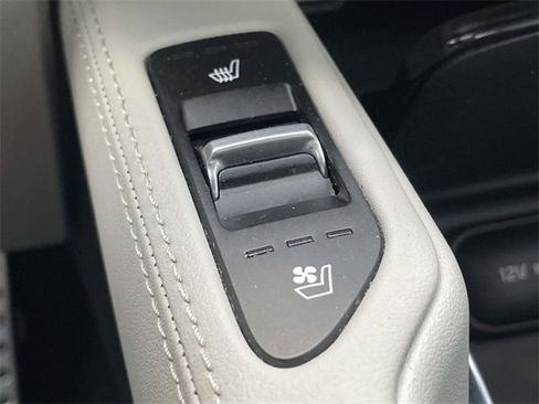 Used 2022 Kia Telluride SX w/ SX Prestige Package image 2