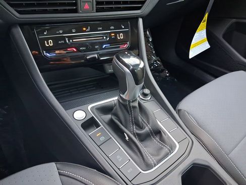 New 2026 Volkswagen Jetta SE FWD image 10