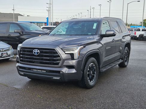 Used 2024 Toyota Sequoia SR5 w/ SR5 Premium Package AWD/4WD image 8