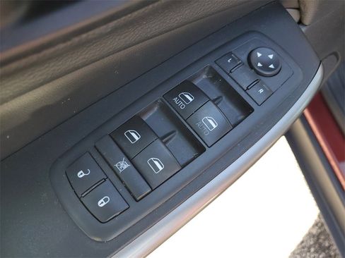 Used 2019 Jeep Cherokee Limited w/ Technology Group image 19