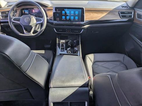 Used 2024 Volkswagen Atlas SE image 13