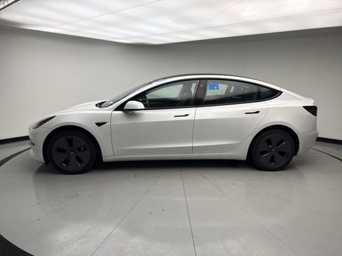 Used 2023 Tesla Model 3 Standard Range image 2