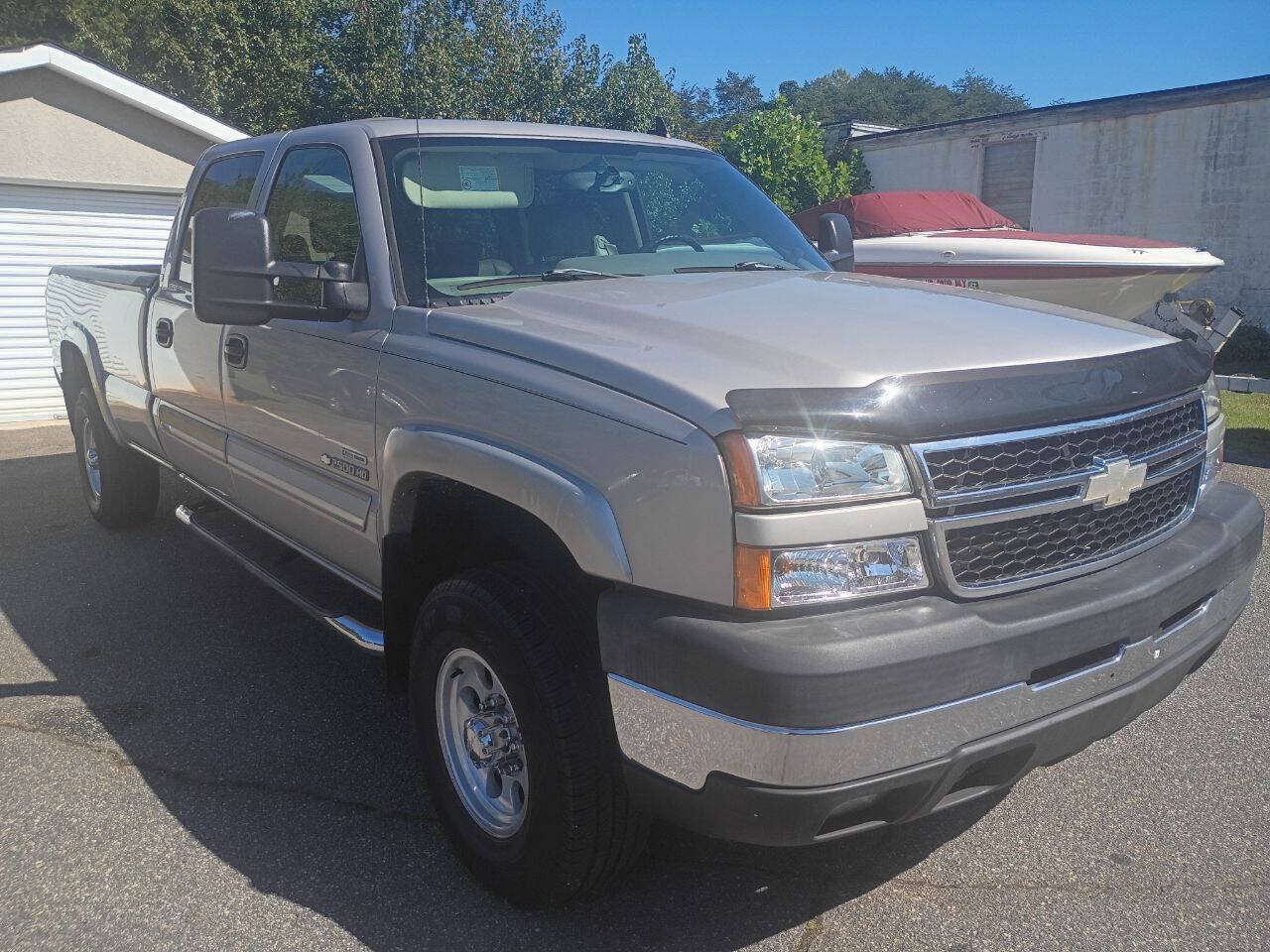 Used 2007 Chevrolet Silverado 2500 LT w/ Heavy-Duty Power Package AWD/4WD image 4