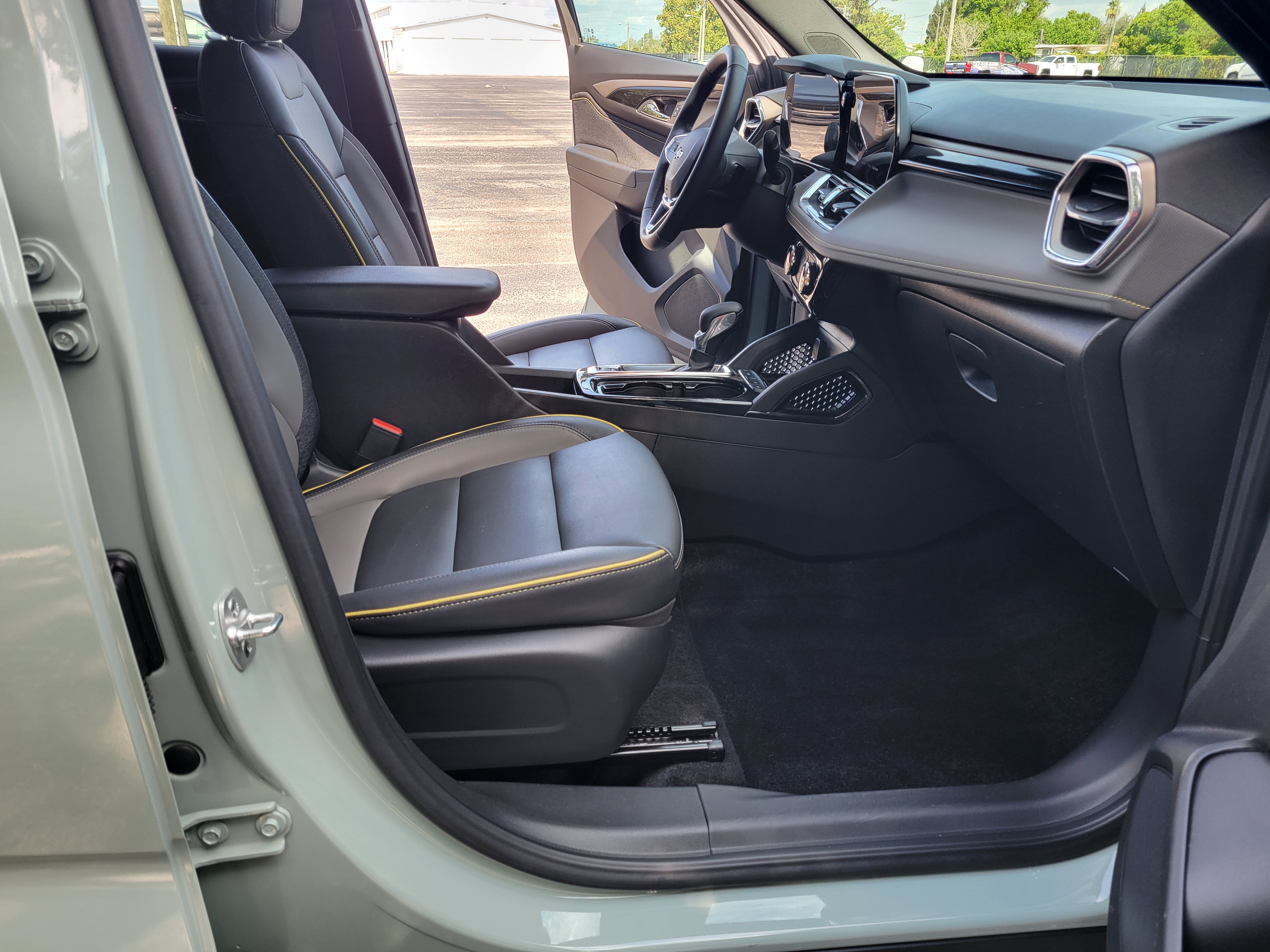 Certified 2025 Chevrolet TrailBlazer ACTIV w/ Driver Confidence Package FWD image 29