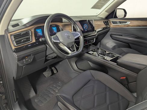 Used 2024 Volkswagen Atlas SE image 30