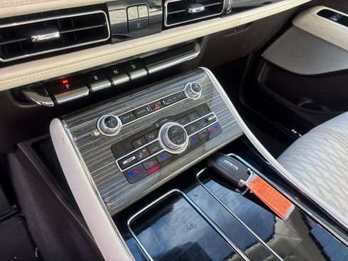 Certified 2023 Lincoln Aviator Black Label w/ Dynamic Handling Package image 23