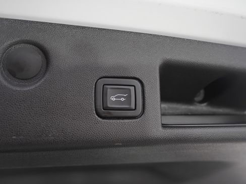 Used 2024 Chevrolet Equinox LT AWD/4WD image 12