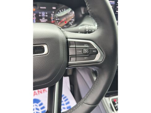 Used 2025 Jeep Compass Latitude w/ Convenience Group AWD/4WD image 16