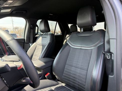 Used 2025 Ford Explorer ST-Line w/ ST-Line Street Pack AWD/4WD image 15