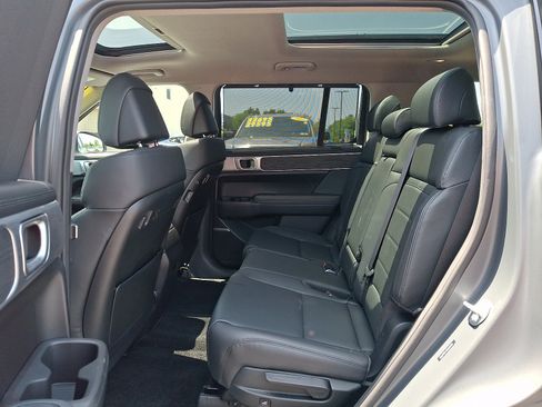 Used 2025 Hyundai Santa Fe Limited AWD/4WD image 10