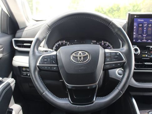 Used 2021 Toyota Highlander Platinum AWD/4WD image 24