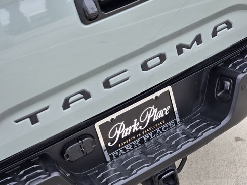 Used 2023 Toyota Tacoma TRD Off-Road w/ Technology Package AWD/4WD image 20