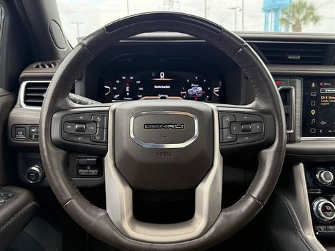 Used 2023 GMC Yukon XL Denali w/ Denali Reserve Package RWD image 17