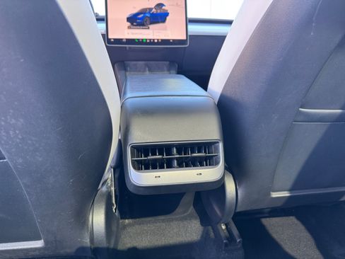 Used 2022 Tesla Model Y Performance AWD/4WD image 28