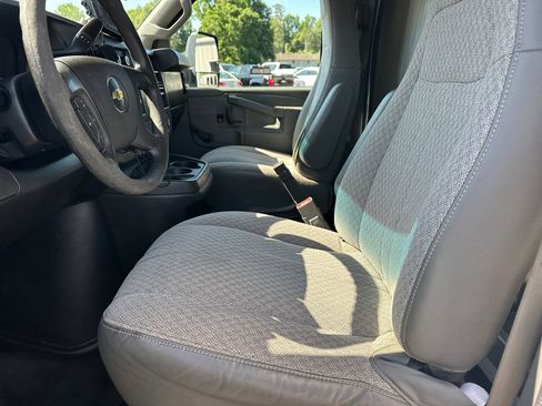 Used 2016 Chevrolet Express 3500 RWD image 10