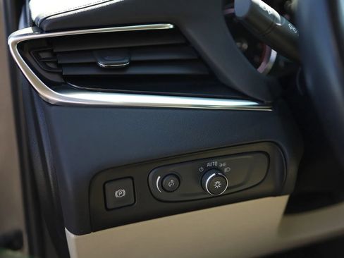 Used 2018 Buick Enclave Essence FWD image 18