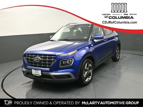 Used 2022 Hyundai Venue Limited FWD image 1