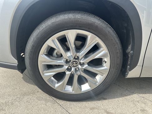Used 2024 Toyota Highlander Limited FWD image 36