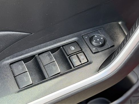 Used 2022 Toyota RAV4 XLE FWD image 13