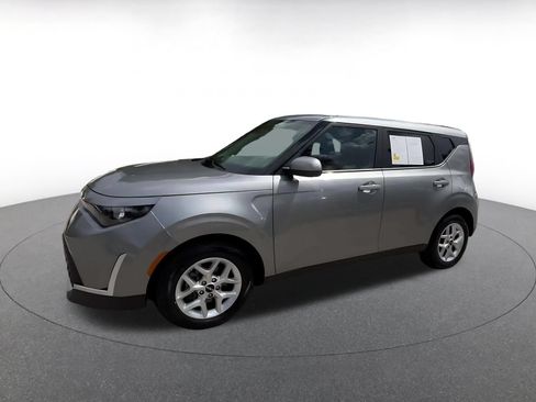 Used 2025 Kia Soul LX w/ LX Technology Package FWD image 8