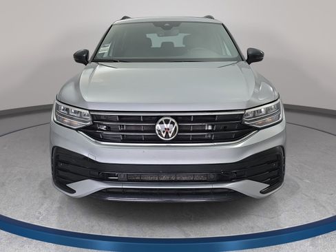 Used 2022 Volkswagen Tiguan SE R-Line FWD image 2