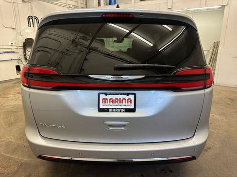 Certified 2023 Chrysler Pacifica Touring-L FWD image 13