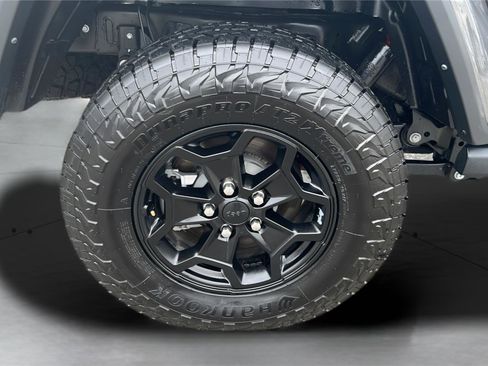 Used 2023 Jeep Gladiator Willys image 21