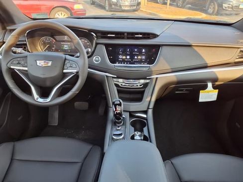 New 2025 Cadillac XT6 Luxury image 19