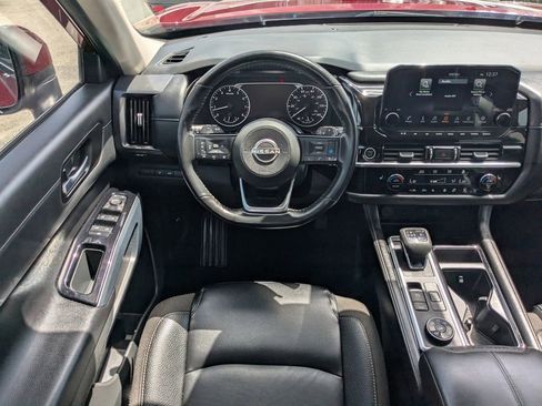 Used 2024 Nissan Pathfinder SL AWD/4WD image 16