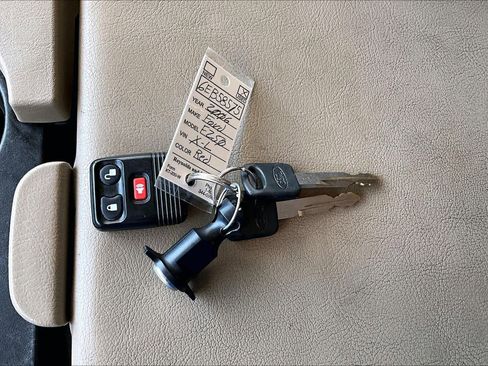Used 2006 Ford F250 XL RWD image 14