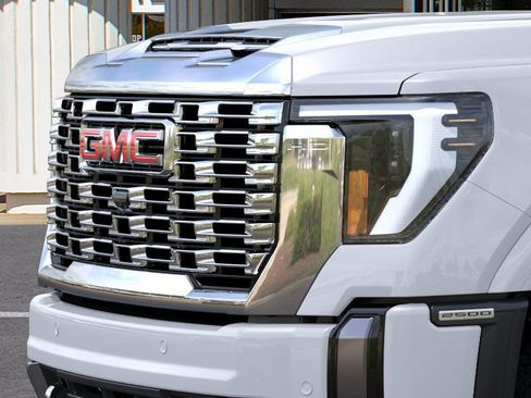 New 2026 GMC Sierra 2500 Denali w/ Denali Reserve Package image 13