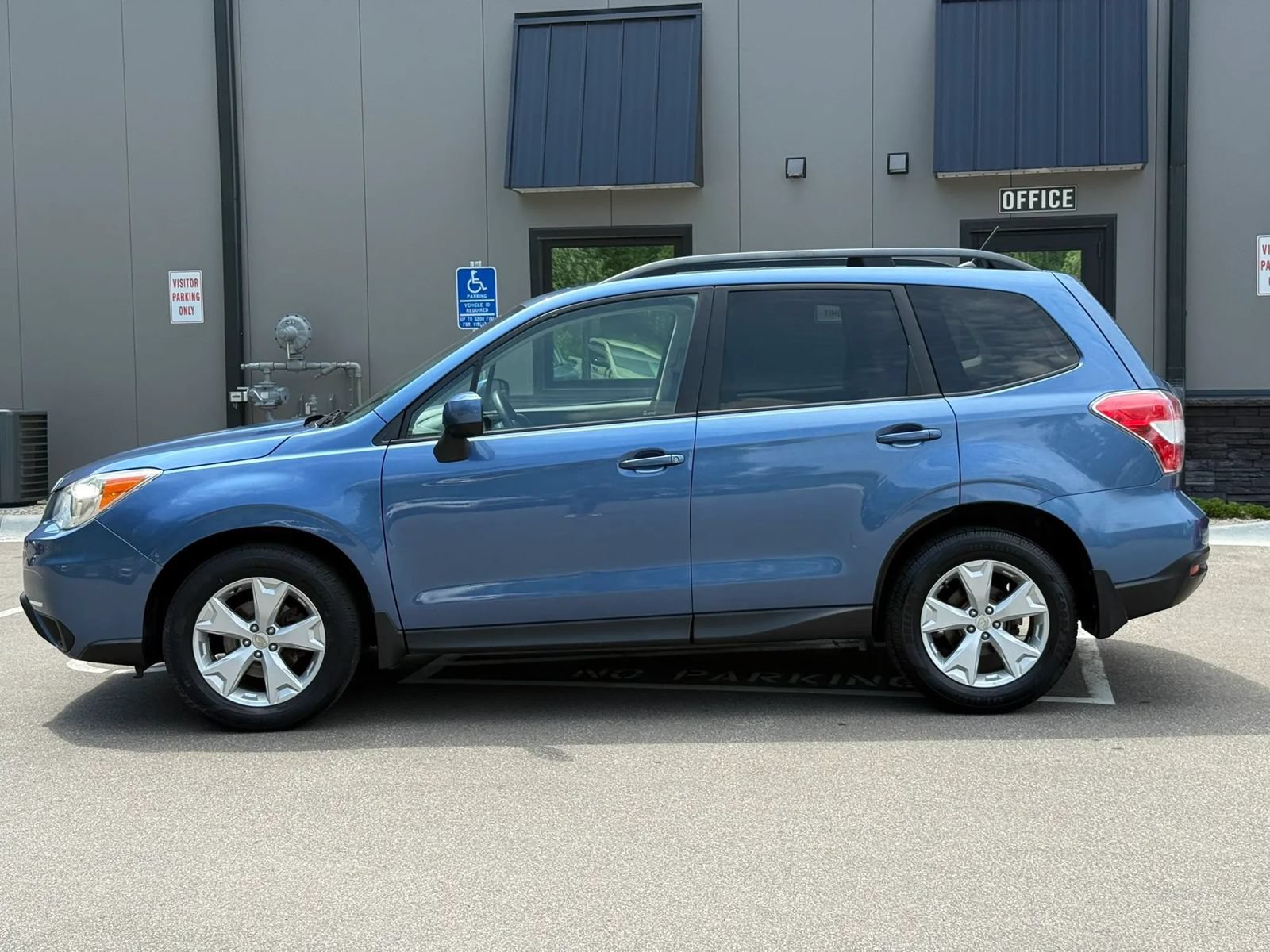 Used 2015 Subaru Forester 2.5i Premium w/ All-Weather Package AWD/4WD image 2