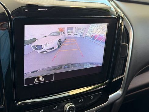 Used 2020 Chevrolet Traverse LT FWD image 21