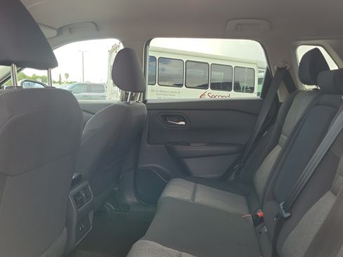 Used 2025 Nissan Rogue SV FWD image 13
