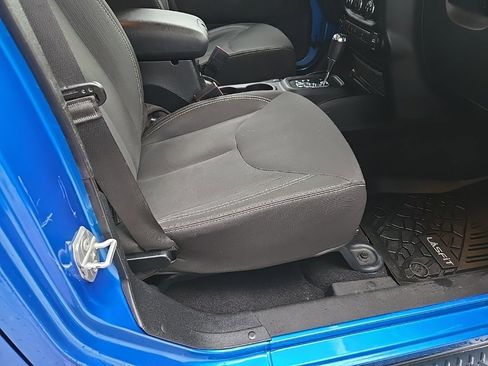 Used 2015 Jeep Wrangler Unlimited Sahara w/ Connectivity Group image 68