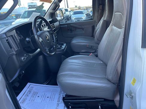 Used 2022 Chevrolet Express 3500 w/ Driver Convenience Package image 15