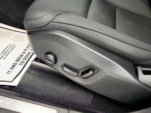 Used 2025 Volvo XC90 B6 Plus image 12