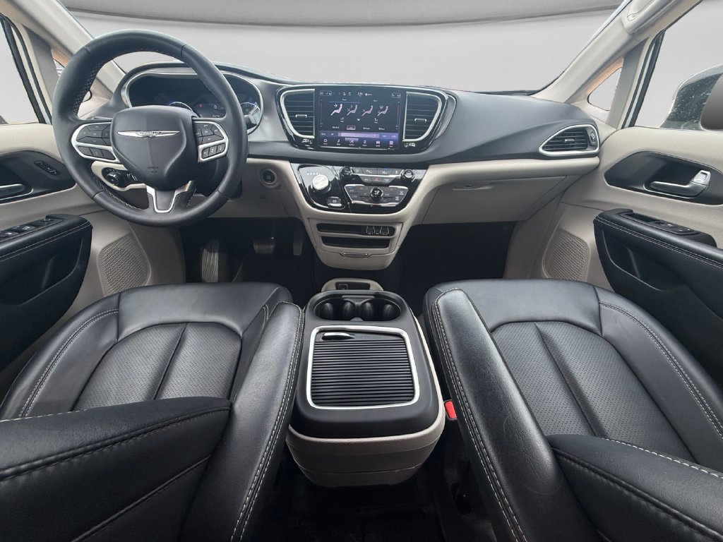 Used 2024 Chrysler Pacifica Touring-L FWD image 24