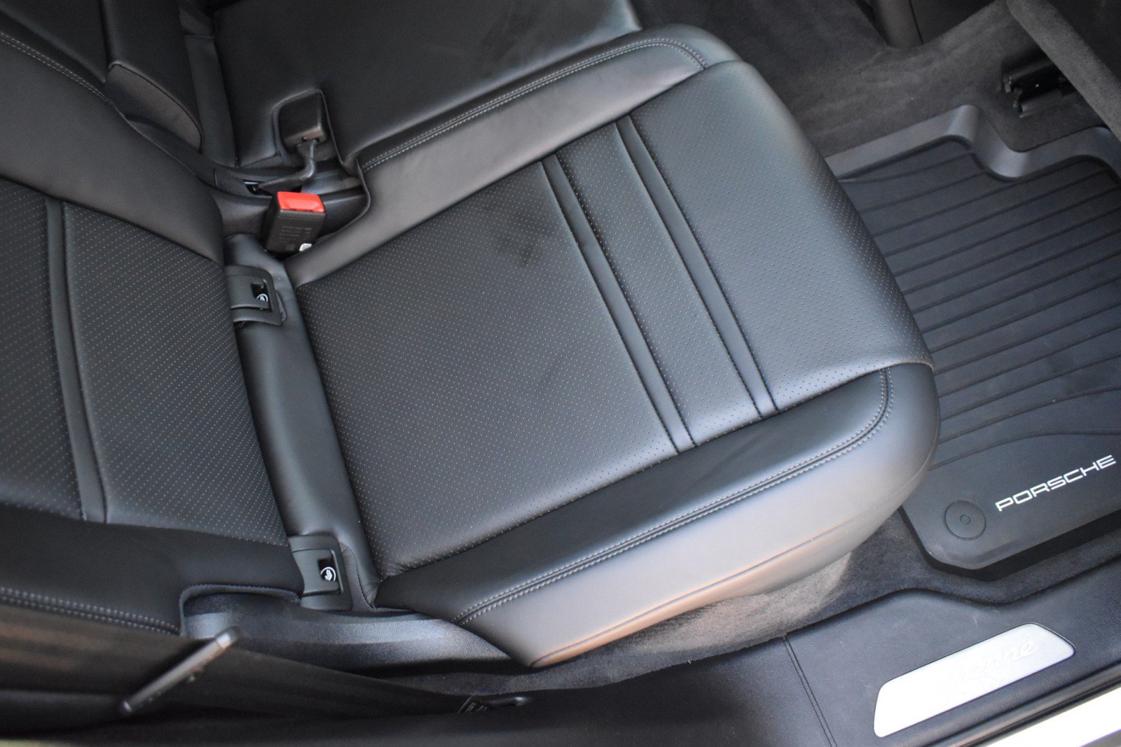 Used 2021 Porsche Cayenne Coupe AWD/4WD image 42