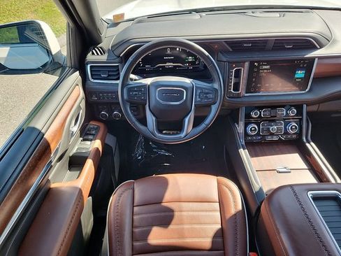 Used 2023 GMC Yukon XL Denali Ultimate AWD/4WD image 11