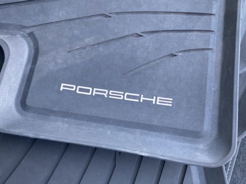 Used 2021 Porsche Macan AWD/4WD image 32
