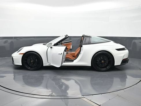 Certified 2026 Porsche 911 Targa 4 GTS AWD/4WD image 27