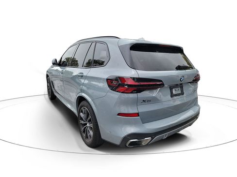 Used 2024 BMW X5 xDrive40i w/ M Sport Package image 3
