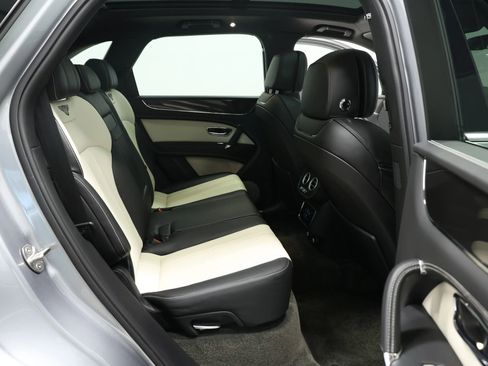 Used 2019 Bentley Bentayga image 76