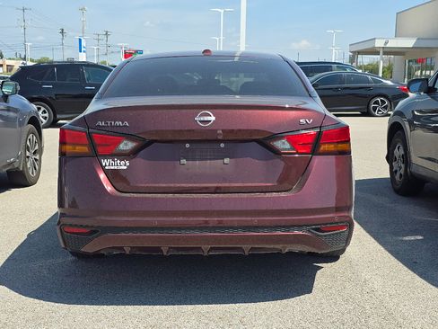 Used 2024 Nissan Altima 2.5 SV FWD image 3
