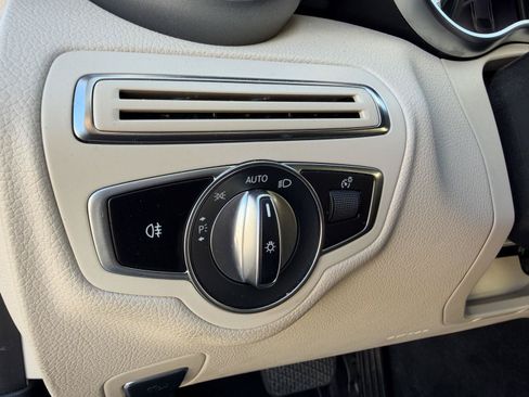 Used 2018 Mercedes-Benz C 300 Sedan image 30