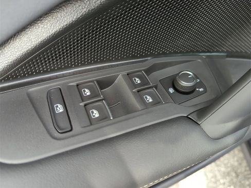 New 2026 Volkswagen Tiguan SE image 31