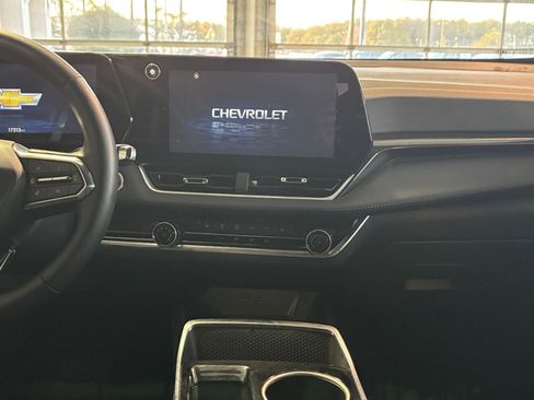 Used 2025 Chevrolet Equinox LT image 23