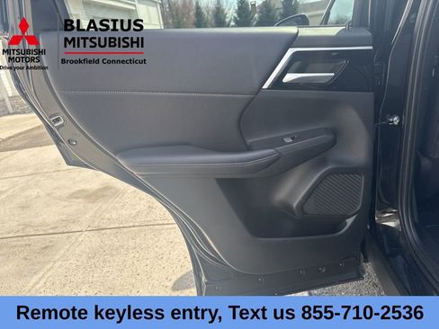 Used 2024 Mitsubishi Outlander 4WD Plug-In Hybrid image 27